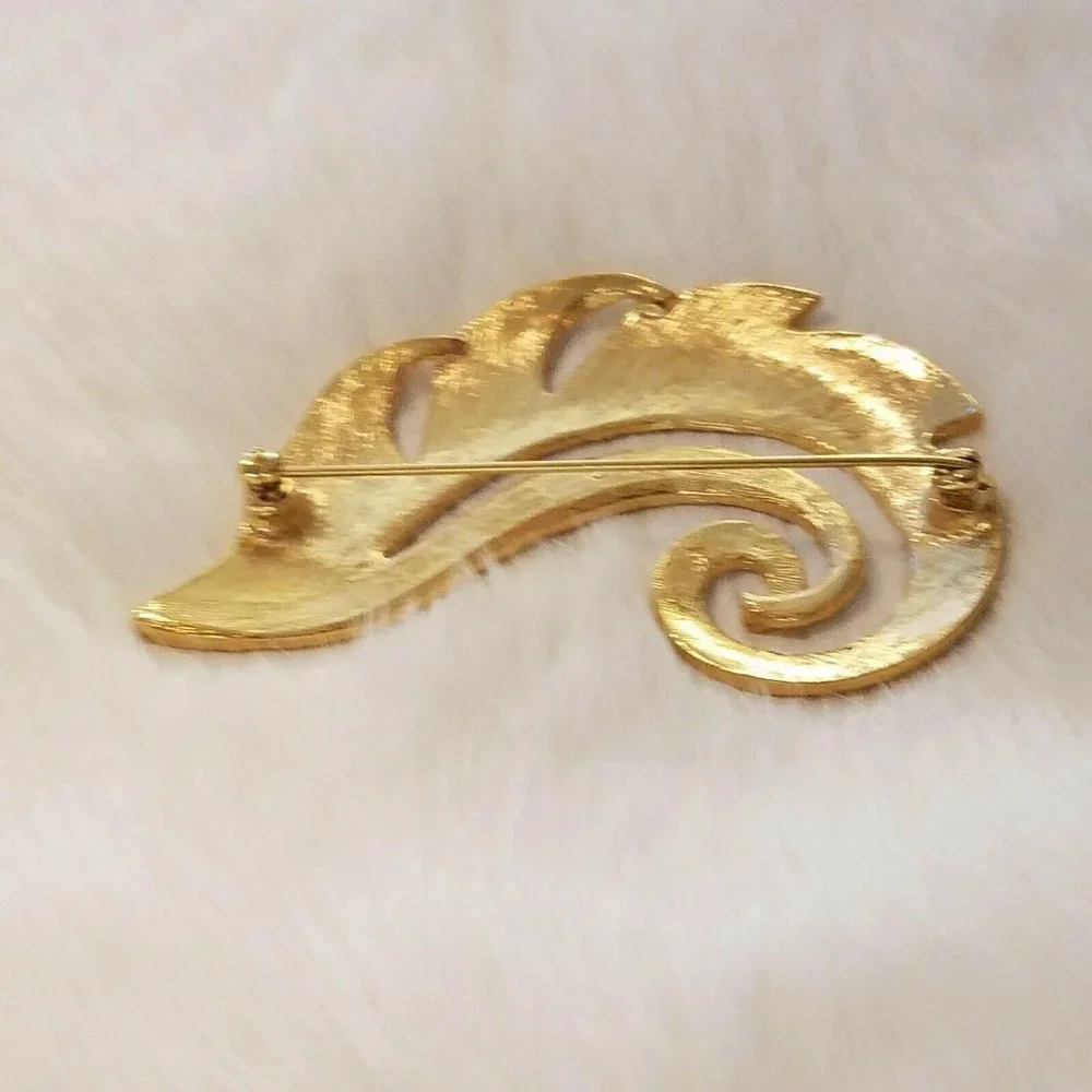 Modernist Leaf Brooch Gold Swirl Pin Hammered Textured Open Work Artsy Boho 2911
